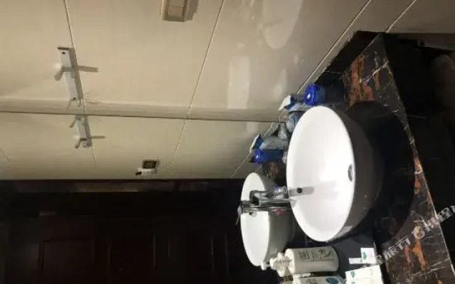 Yuanhe Holiday Hotel