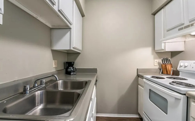 LSU Suite + Pool + Gym