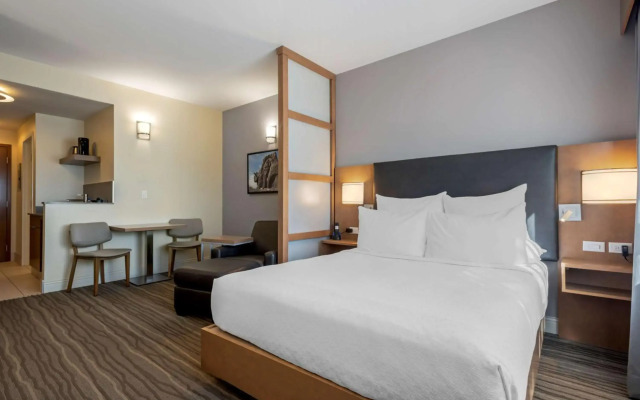 Best Western Plus Sawridge Suites