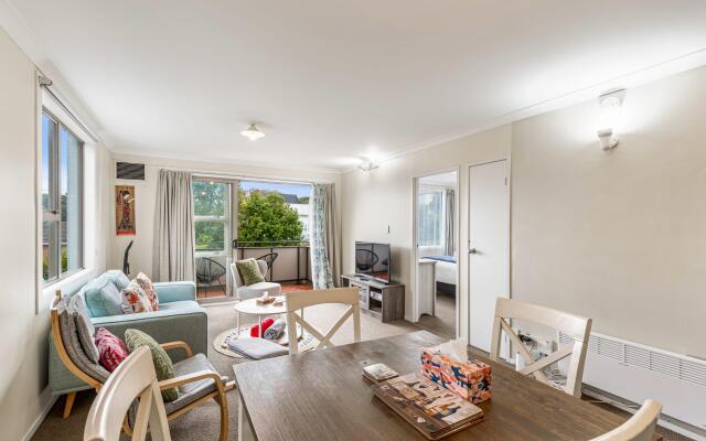 Lovely 2-Bedroom Apartment with Free Parking