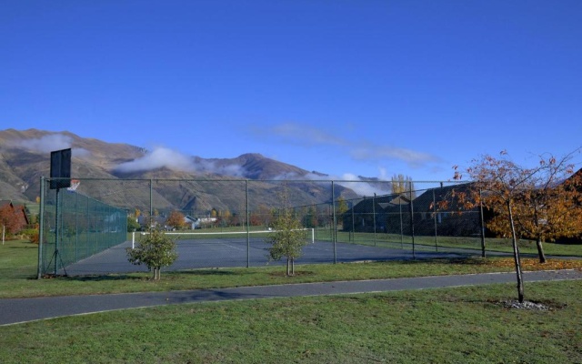 HERI17 - Heritage Village Villa 17 – Outside – Wanaka