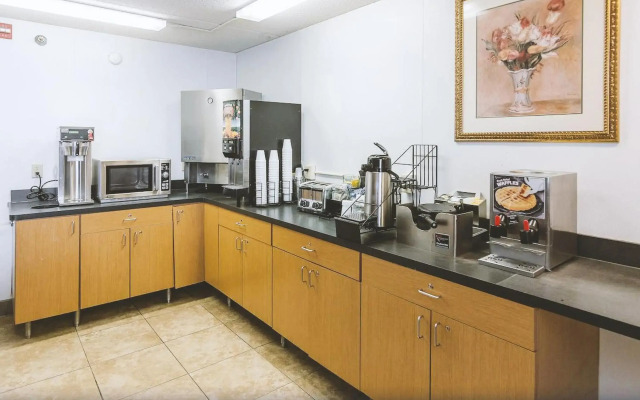 Blueway Inn & Suites Roseville
