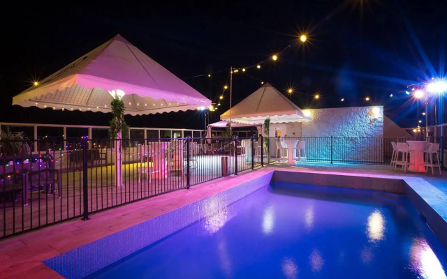 Gladstone Reef Hotel Motel