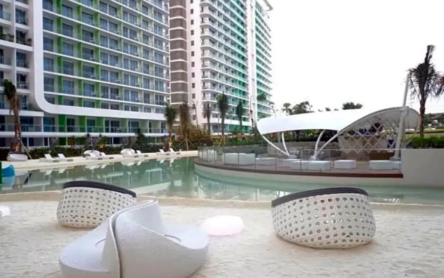 Azure Urban Beach Resort Manila by Radlett