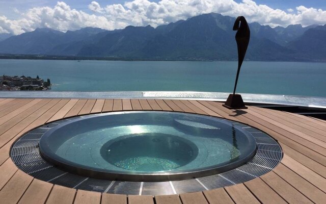 Montreux Deck