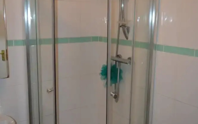 Top Floor Central 2 Bedroom Apartment