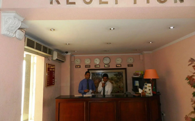 Pearl City Hotel