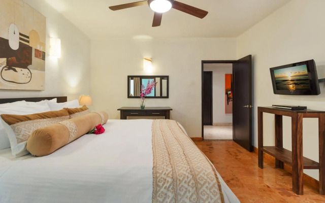 El Taj Oceanfront & Beachside Condo Hotel