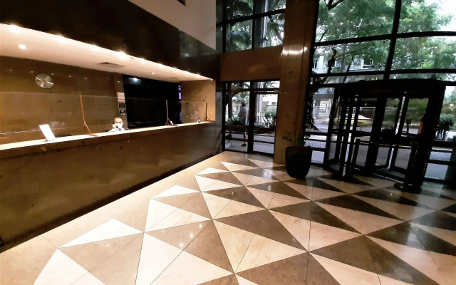 Apartamento com serviços próximo a Praia de Ipanema