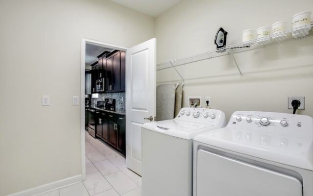 1585tempo 5 Bedroom Home by RedAwning