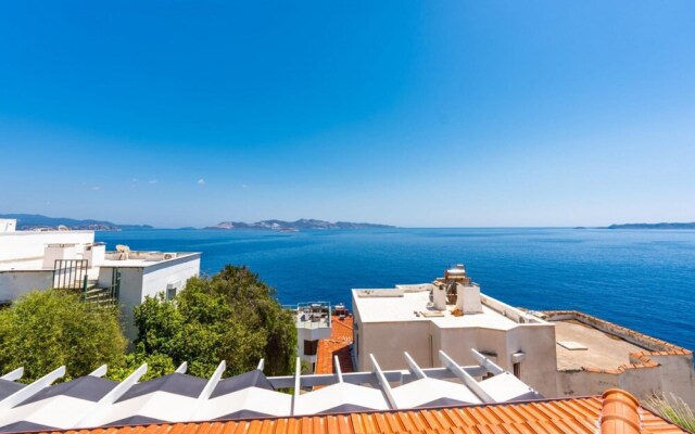 Great Flat 300 m to Beach With Shared Pool in Kas