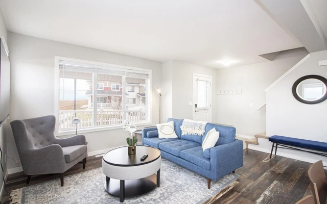 4bed 2bath Townhouse With Laundry Parking Wi-fi