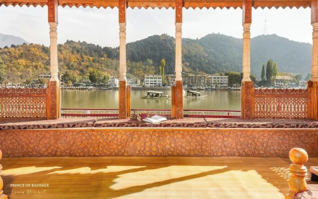 Prince of Kashmir Houseboat