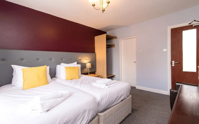 The Linden Leaf Rooms - Classy Studios