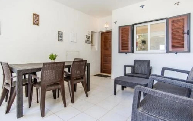 #025 Relaxing and Quiet House with Pool