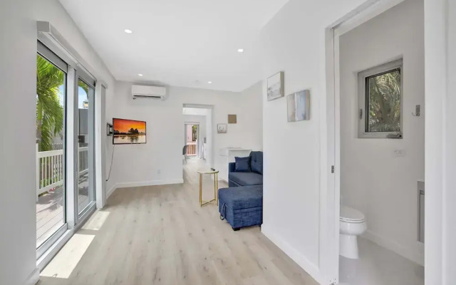 Sunshine Getaway Sleeps 4!