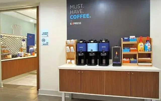 Holiday Inn Express & Suites Coon Rapids - Blaine Area
