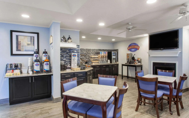 Baymont by Wyndham Jacksonville/Butler Blvd
