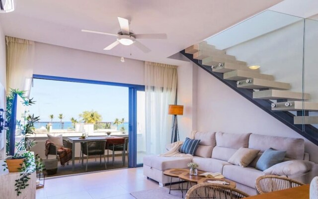 Elegant and Spacious Penthouse With Ocean View