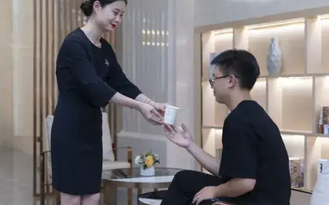 Yeste International Hotel (Guiyang Gaotie North Station Guanshanhu Park)
