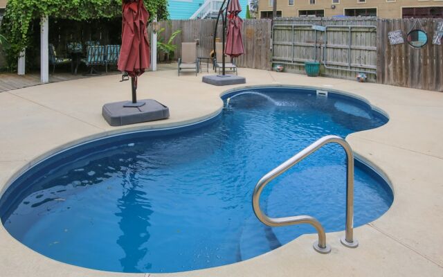 The Turquoise Turtle 4 Bedroom Home