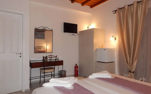Tinos Suites & Apartments