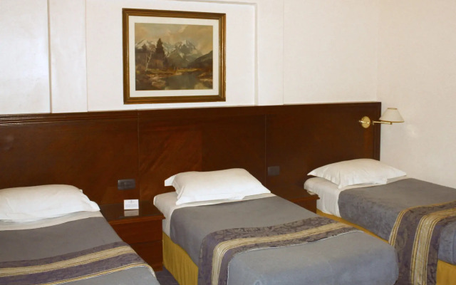 Mayflower Hotel
