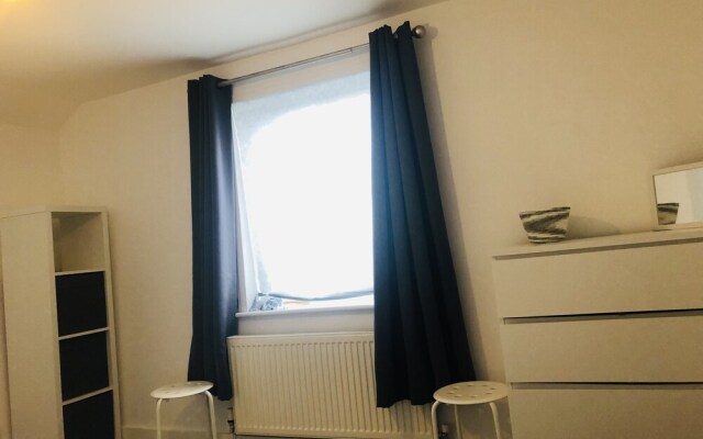 Charming 3 Double Bed Apartment in Tonbridge