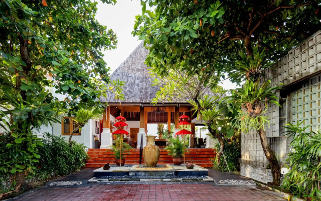 Villa Kayu Raja