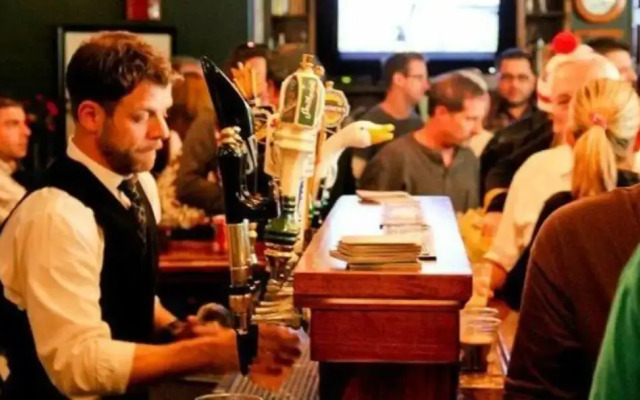 County Clare Irish Hotel & Pub