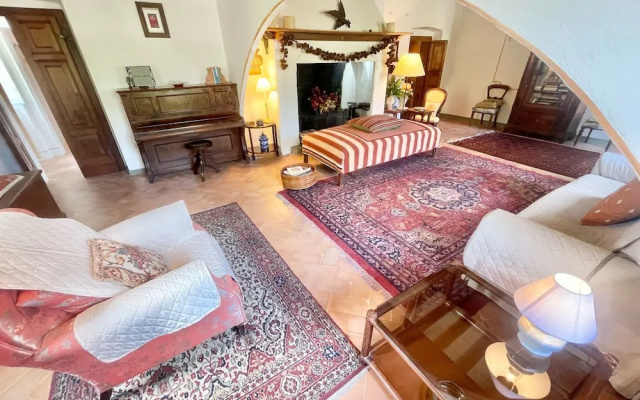 Adam House, Exclusive Pool, Outstanding Views, Vast Garden, Aircon, Sleeps 8