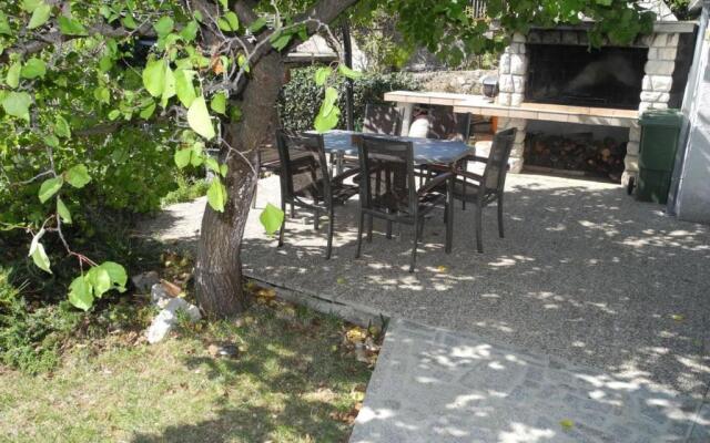 Apartment Damir with Sea View 22 pax