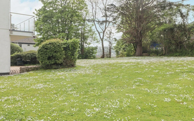 17 Coedrath Park