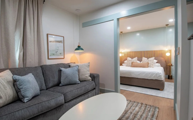 Boardwalk Hotel: Bikes, Boards & Beach Gear Included