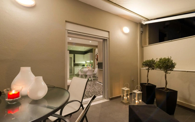 Ma Maison Nο 1, Penthouse, Acropolis and Lycabettus view, 15' to Acropolis by metro, 1' from Metro Station