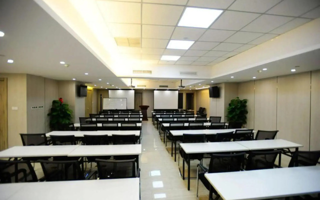 Atour Hotel Nanjing Road Small White Building Tianjin