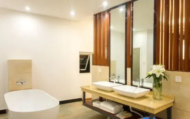 Sea Light Seascape Resort Hotel (Dali Yixi · Harbor Hotel)