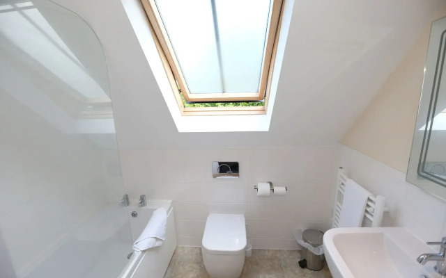 The Corner House Hotel Gatwick
