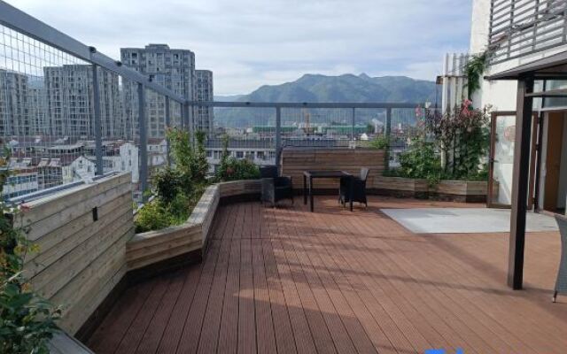 Xianju Skyscraper Atour Hotel