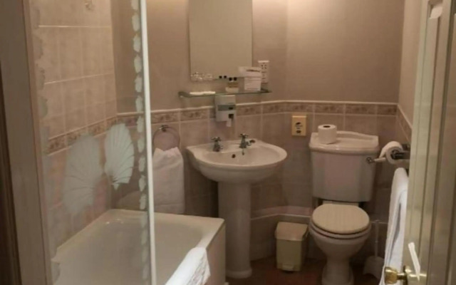 OYO Dunmar House Hotel