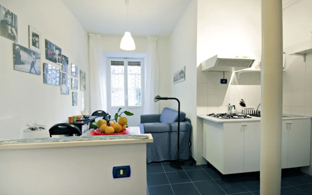 Cozy & Lively Vatican Apartment