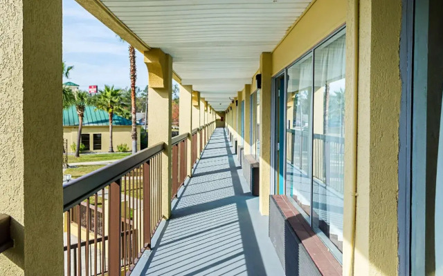 Econo Lodge Inn & Suites Hardeeville-I-95