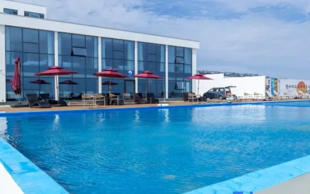 Rongcheng Fengqi Coast Holiday Hotel (Shendiao Wild Animal Nature Reserve) – Pool – Weihai