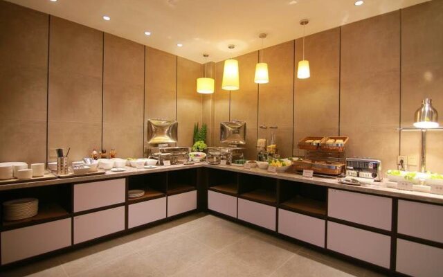 Homeinnplus-Shanghai North the Bund zhoujiazui road Hotel