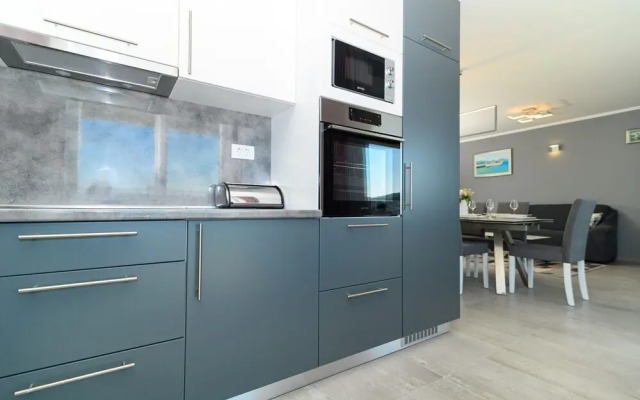 Luxury 90 m2 Apt.w.balcony & Spectacular sea View