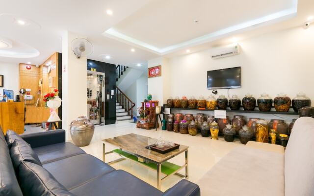 OYO 365 Rose Hotel