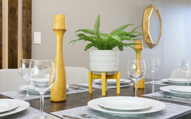 Breathtaking Home Private Hot Tub