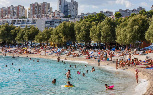 Apartments with a parking space Split - 19039
