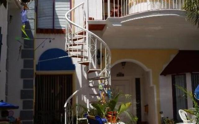 Welcome to Casa Viva Mexico 3-bedrooms 2-bathroms 6-Guests close to Shoping Center & Beach