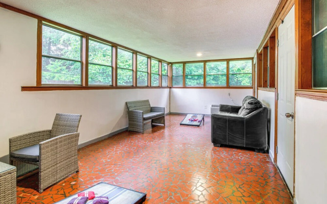 Walk to Graceland: Spacious Memphis Home!